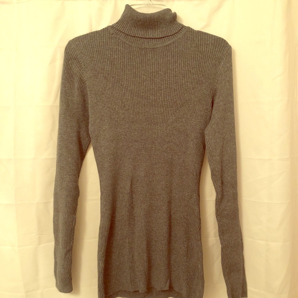 Gray turtle neck